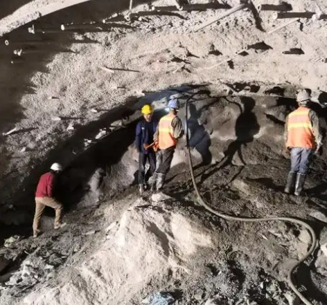 康保拱顶带模注浆料的施工流程及注意事项